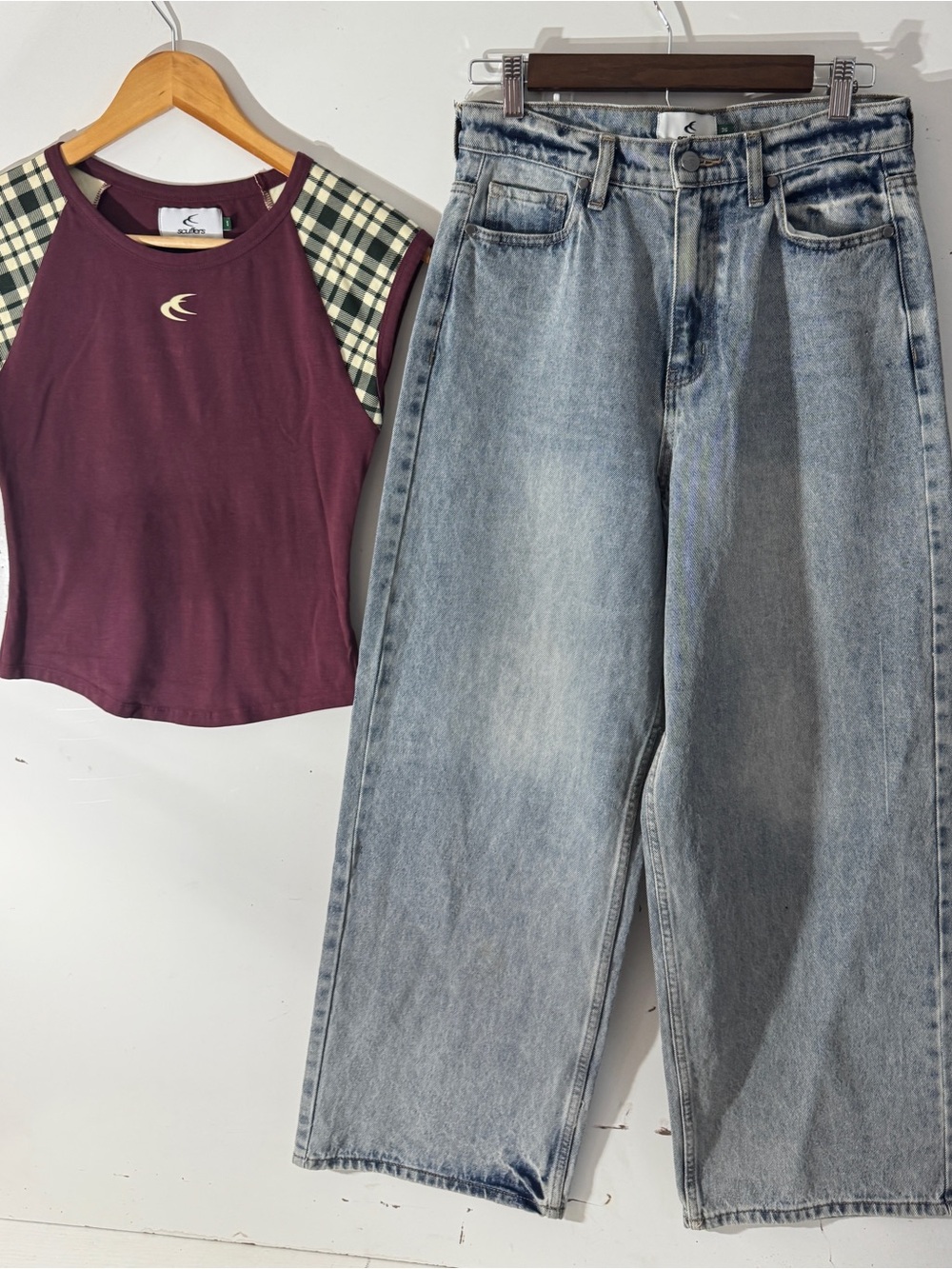 SCUFFERS 2 PIECE SET- Jeans (woman's size 4) & Graphic TShirt!